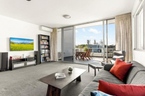 Spacious 2-Bed with Two Balconies with City Views, Sydney
